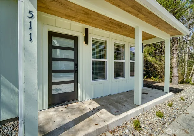 Photo 3 of Single family home for sale at 511 Ocean Beach Blvd S, Long Beach, WA 98631 | MLS# NWM2539232 | Listing updated on 2026-09-22