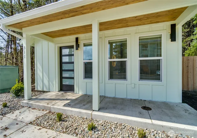 Photo 3 of Single family home for sale at 511 Ocean Beach Blvd S, Long Beach, WA 98631 | MLS# NWM2539232 | Listing updated on 2026-09-22