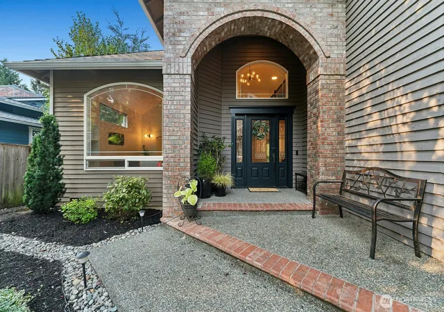 Photo 3 of Single family home for sale at 2921 128th Street SE, Everett, WA 98208 | MLS# NWM2539261 | Listing updated on 2026-09-18