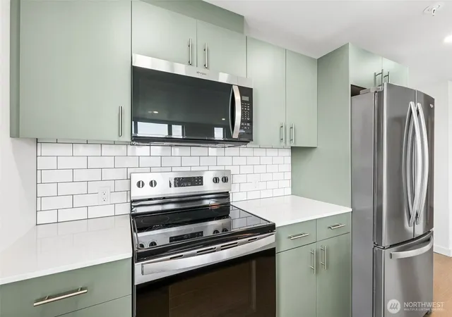 Photo 4 of Condo for sale at 5819 Phinney Ave N #501, Seattle, WA 98103 | MLS# NWM2539275 | Listing updated on 2026-10-01
