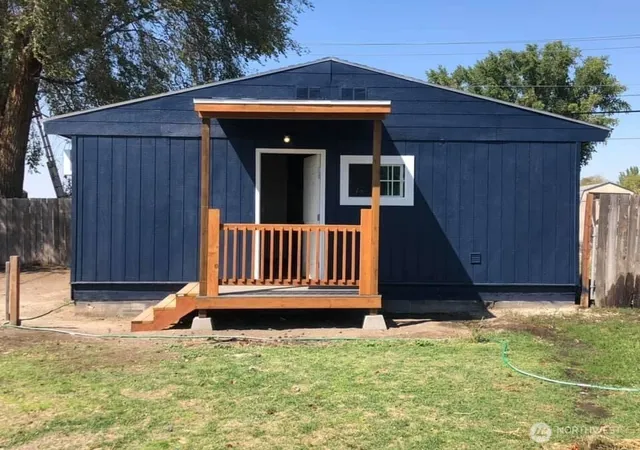 Photo 1 of Single family home for sale at 4016 Sandy St Ne, Moses Lake, WA 98837 | MLS# NWM2539289 | Listing updated on 2026-09-22