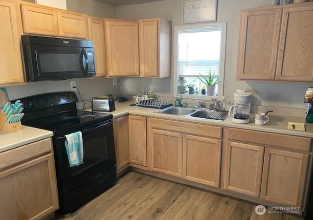 Photo 2 of Single family home for sale at 4016 Sandy St Ne, Moses Lake, WA 98837 | MLS# NWM2539289 | Listing updated on 2026-09-22