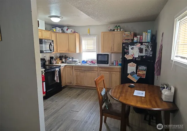 Photo 3 of Single family home for sale at 4016 Sandy St Ne, Moses Lake, WA 98837 | MLS# NWM2539289 | Listing updated on 2026-09-22