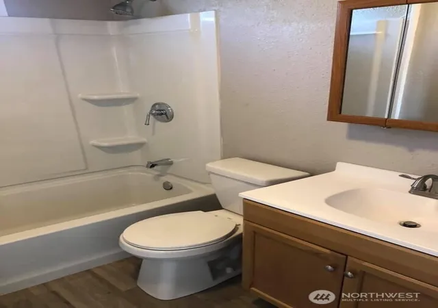 Photo 4 of Single family home for sale at 4016 Sandy St NE, Moses Lake, WA 98837 | MLS# NWM2539289 | Listing updated on 2026-09-22