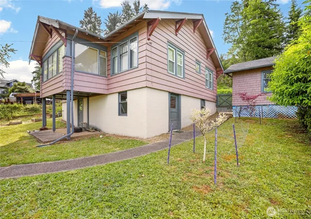 Photo 3 of Single family home for sale at 540 View Ct, Hoquiam, WA 98550 | MLS# NWM2539338 | Listing updated on 2026-10-01