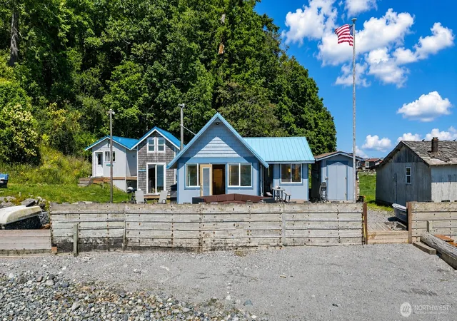 Photo 3 of Single family home for sale at 2 S Pilchuck Ave, Hat Island, WA 98206 | MLS# NWM2539342 | Listing updated on 2026-09-22