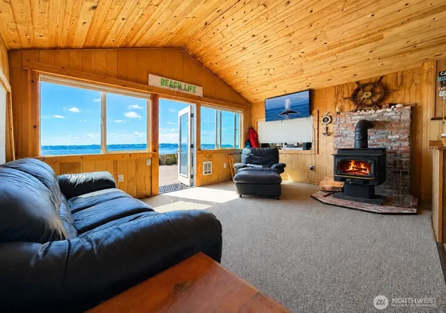 Photo 4 of Single family home for sale at 2 S Pilchuck Ave, Hat Island, WA 98206 | MLS# NWM2539342 | Listing updated on 2026-09-22