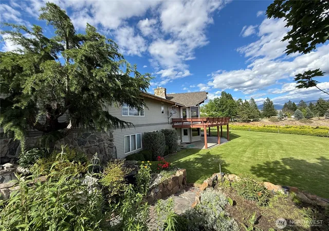 Photo 3 of Single family home for sale at 24 Valley View Dr, Omak, WA 98841 | MLS# NWM2539391 | Listing updated on 2026-09-30