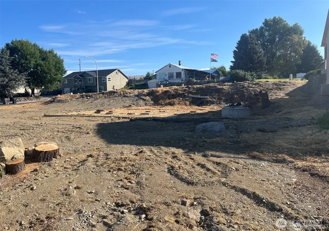 Photo 3 of Land for sale at 1058 Corum Cir, East Wenatchee, WA 98802 | MLS# NWM2539396 | Listing updated on 2026-09-22