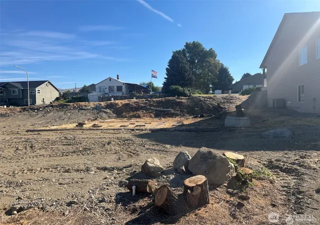 Photo 3 of Land for sale at 1058 Corum Cir, East Wenatchee, WA 98802 | MLS# NWM2539396 | Listing updated on 2026-09-22