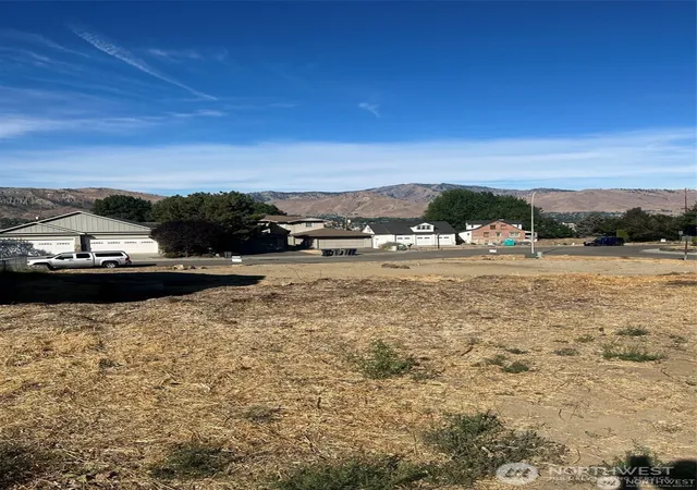 Photo 4 of Land for sale at 1058 Corum Cir, East Wenatchee, WA 98802 | MLS# NWM2539396 | Listing updated on 2026-09-22