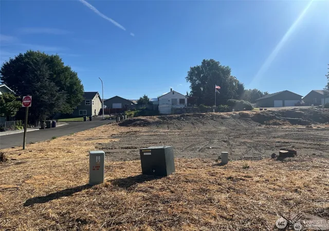 Photo 1 of Land for sale at 1066 Corum Cir, East Wenatchee, WA 98802 | MLS# NWM2539407 | Listing updated on 2026-09-22