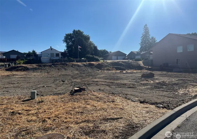 Photo 2 of Land for sale at 1066 Corum Cir, East Wenatchee, WA 98802 | MLS# NWM2539407 | Listing updated on 2026-09-22