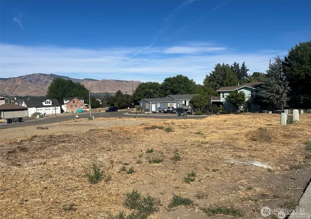 Photo 3 of Land for sale at 1066 Corum Cir, East Wenatchee, WA 98802 | MLS# NWM2539407 | Listing updated on 2026-09-22