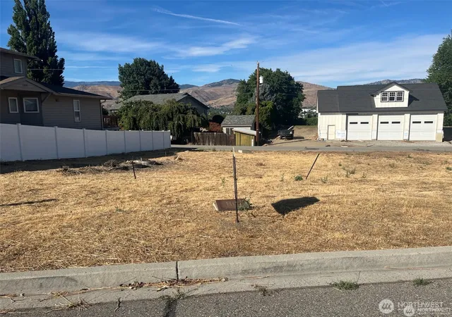 Photo 1 of Land for sale at 1076 Corum Cir, East Wenatchee, WA 98802 | MLS# NWM2539417 | Listing updated on 2026-09-22