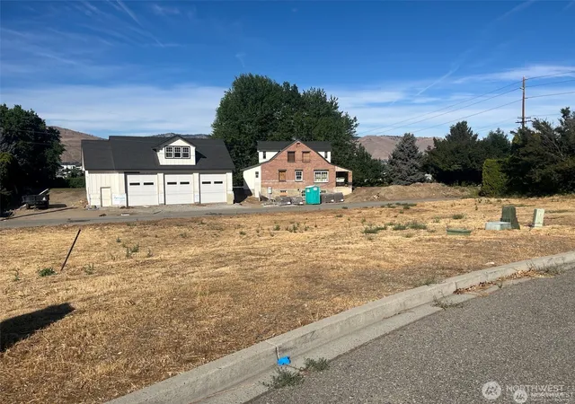 Photo 3 of Land for sale at 1076 Corum Cir, East Wenatchee, WA 98802 | MLS# NWM2539417 | Listing updated on 2026-09-22
