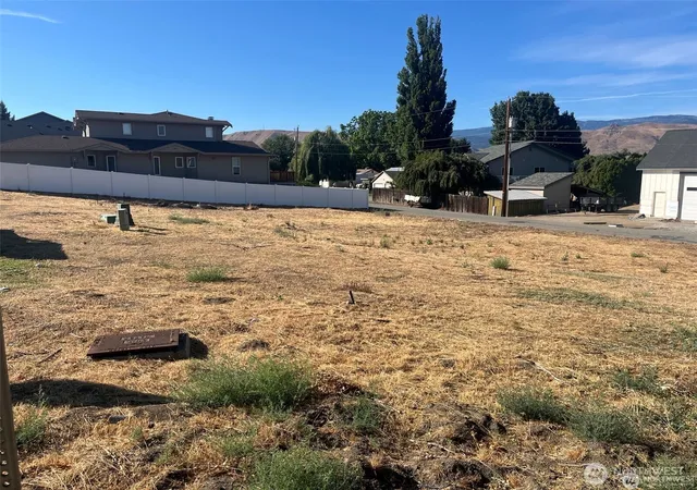 Photo 1 of Land for sale at 1084 Corum Cir, East Wenatchee, WA 98802 | MLS# NWM2539425 | Listing updated on 2026-09-22