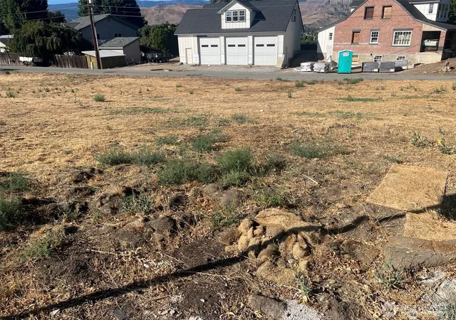 Photo 3 of Land for sale at 1084 Corum Cir, East Wenatchee, WA 98802 | MLS# NWM2539425 | Listing updated on 2026-09-22