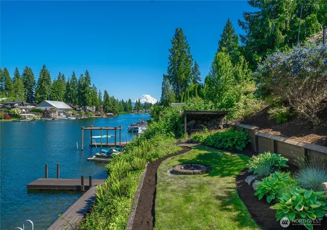 Photo 4 of Sale Pending at 3605 Lakeridge Dr E, Lake Tapps, WA 98391 | MLS# NWM2539427 | Listing updated on 2026-09-25