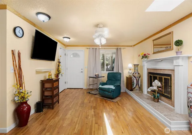 Photo 4 of Single family home for sale at 30621 8th Place S, Federal Way, WA 98003 | MLS# NWM2539501 | Listing updated on 2026-09-22
