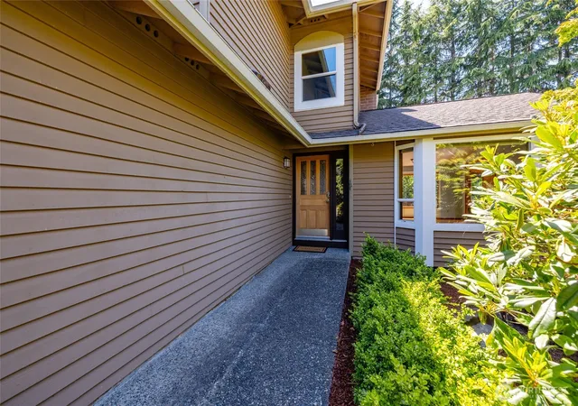 Photo 3 of Single family home for sale at 801 N Waugh Rd, Mount Vernon, WA 98273 | MLS# NWM2539532 | Listing updated on 2026-09-29