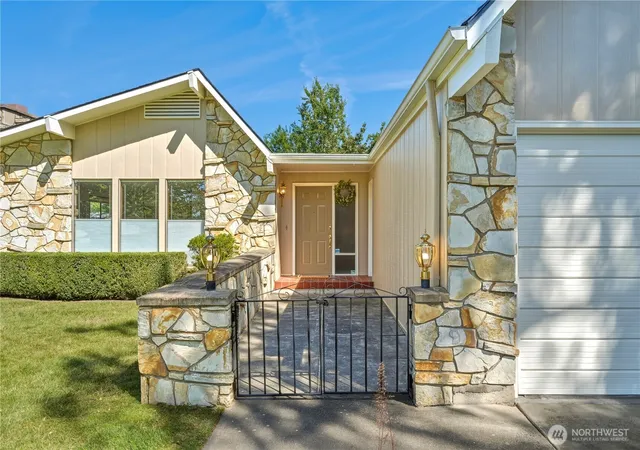 Photo 2 of Single family home for sale at 1801 Crestline Dr, Walla Walla, WA 99362 | MLS# NWM2539580 | Listing updated on 2026-09-28