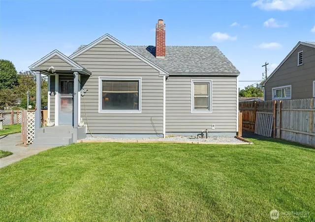 Photo 1 of Sale Pending at 204 East St Sw, Ephrata, WA 98823 | MLS# NWM2539586 | Listing updated on 2026-09-25