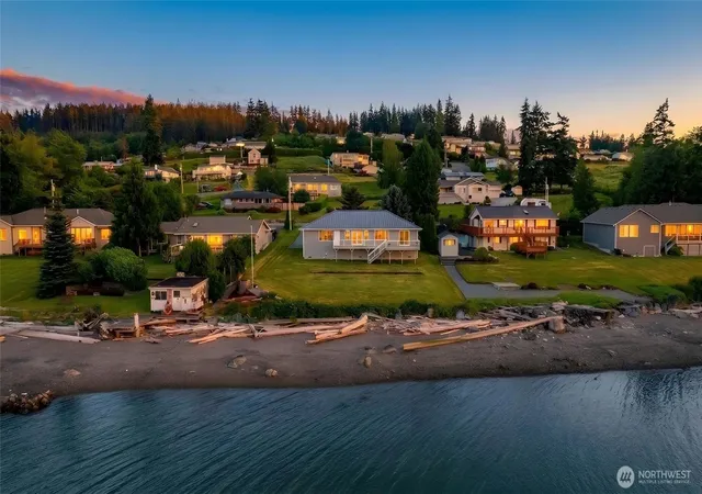 Photo 1 of Single family home for sale at 639 E Beacon View Dr, Oak Harbor, WA 98277 | MLS# NWM2539626 | Listing updated on 2026-09-22