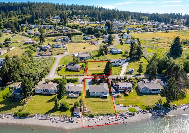 Photo 3 of Single family home for sale at 639 E Beacon View Dr, Oak Harbor, WA 98277 | MLS# NWM2539626 | Listing updated on 2026-09-22