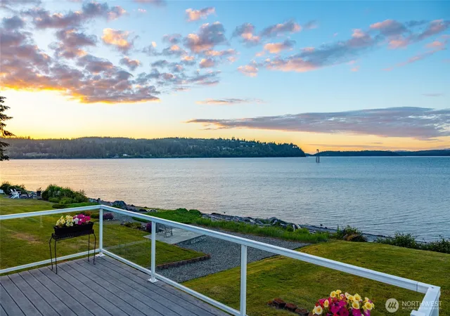 Photo 4 of Single family home for sale at 639 E Beacon View Dr, Oak Harbor, WA 98277 | MLS# NWM2539626 | Listing updated on 2026-09-22