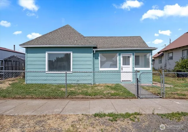 Photo 1 of Single family home for sale at 106 W Birch Ave, Ritzville, WA 99169 | MLS# NWM2539629 | Listing updated on 2026-09-22