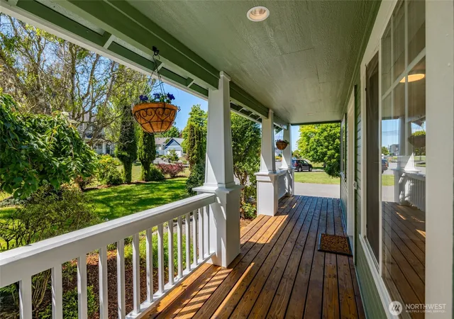 Photo 3 of Single family home for sale at 2609 C Ave, Anacortes, WA 98221 | MLS# NWM2539638 | Listing updated on 2026-09-22