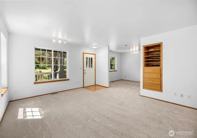 Photo 4 of Single family home for sale at 2609 C Ave, Anacortes, WA 98221 | MLS# NWM2539638 | Listing updated on 2026-09-22