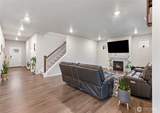 Photo 3 of Sale Pending at 17621 Crossing Dr E, Puyallup, WA 98374 | MLS# NWM2539697 | Listing updated on 2026-08-31