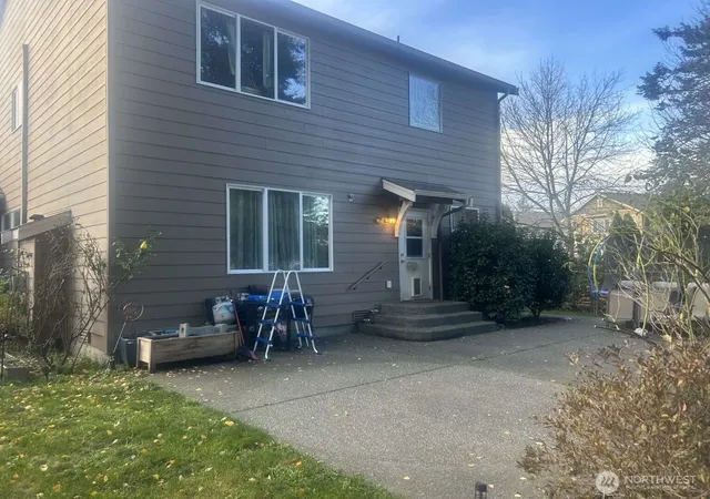 Photo 3 of Single family home for sale at 437 20th Street NW, Puyallup, WA 98371 | MLS# NWM2539700 | Listing updated on 2026-09-22