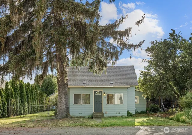 Photo 2 of Single family home for sale at 309 N Elliott St, Ellensburg, WA 98926 | MLS# NWM2539717 | Listing updated on 2026-09-22