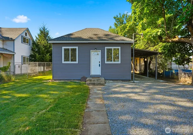 Single family home for sale at 904 La Salle St, Yakima, WA 98901 | MLS# NWM2539724