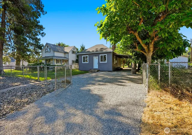 Photo 2 of Single family home for sale at 904 La Salle St, Yakima, WA 98901 | MLS# NWM2539724 | Listing updated on 2026-09-24