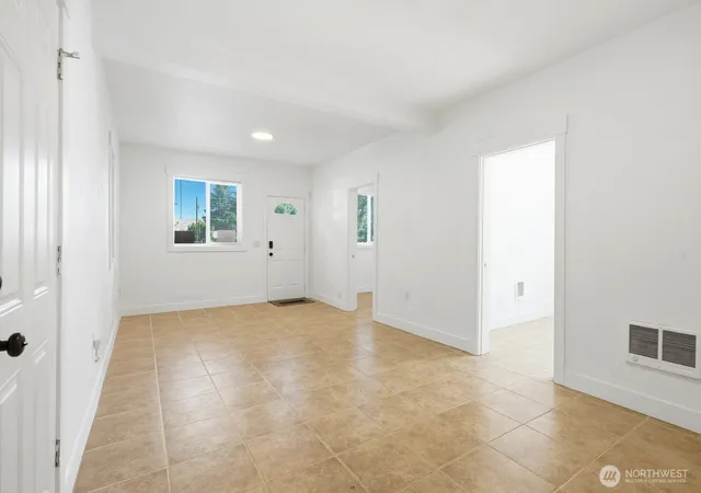 Photo 4 of Single family home for sale at 904 La Salle St, Yakima, WA 98901 | MLS# NWM2539724 | Listing updated on 2026-09-24