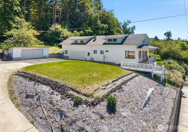 Photo 3 of Single family home for sale at 1122 Se 1st Street, Winlock, WA 98596 | MLS# NWM2539738 | Listing updated on 2026-09-22