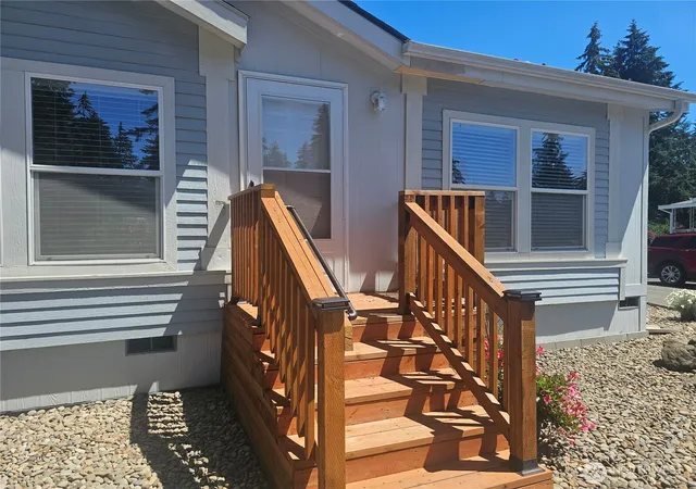 Photo 4 of Manufactured home for sale at 11303 124th Street Ct E #61, Puyallup, WA 98374 | MLS# NWM2539746 | Listing updated on 2026-09-22