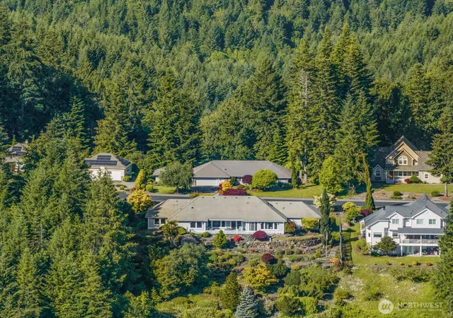 Photo 2 of Single family home for sale at 211 Alderwood Dr, Chehalis, WA 98532 | MLS# NWM2539752 | Listing updated on 2026-09-22