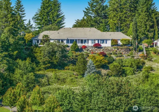 Photo 3 of Single family home for sale at 211 Alderwood Dr, Chehalis, WA 98532 | MLS# NWM2539752 | Listing updated on 2026-09-22