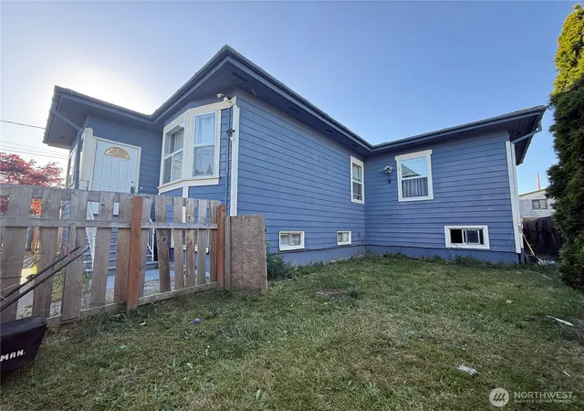 Photo 1 of Sale Pending at 3926 S Warsaw St, Seattle, WA 98118 | MLS# NWM2539761 | Listing updated on 2026-09-28