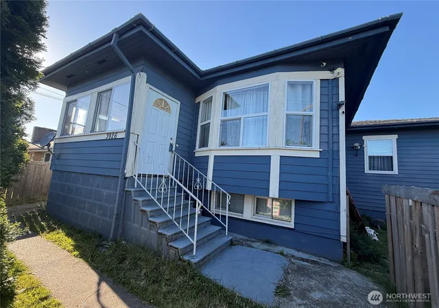 Photo 2 of Sale Pending at 3926 S Warsaw St, Seattle, WA 98118 | MLS# NWM2539761 | Listing updated on 2026-09-28