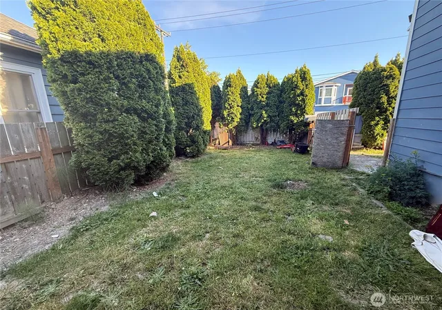Photo 3 of Sale Pending at 3926 S Warsaw St, Seattle, WA 98118 | MLS# NWM2539761 | Listing updated on 2026-09-28