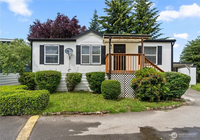 Photo 2 of Manufactured home for sale at 1112 Long Rd #5, Centralia, WA 98531 | MLS# NWM2539795 | Listing updated on 2026-09-22