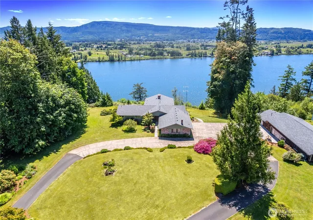 Photo 2 of Single family home for sale at 18 Is View Ln, Cathlamet, WA 98612 | MLS# NWM2539818 | Listing updated on 2026-09-22