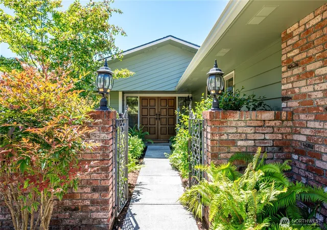 Photo 3 of Single family home for sale at 18 Is View Ln, Cathlamet, WA 98612 | MLS# NWM2539818 | Listing updated on 2026-09-22