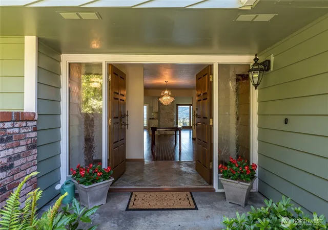 Photo 3 of Single family home for sale at 18 Is View Ln, Cathlamet, WA 98612 | MLS# NWM2539818 | Listing updated on 2026-09-22